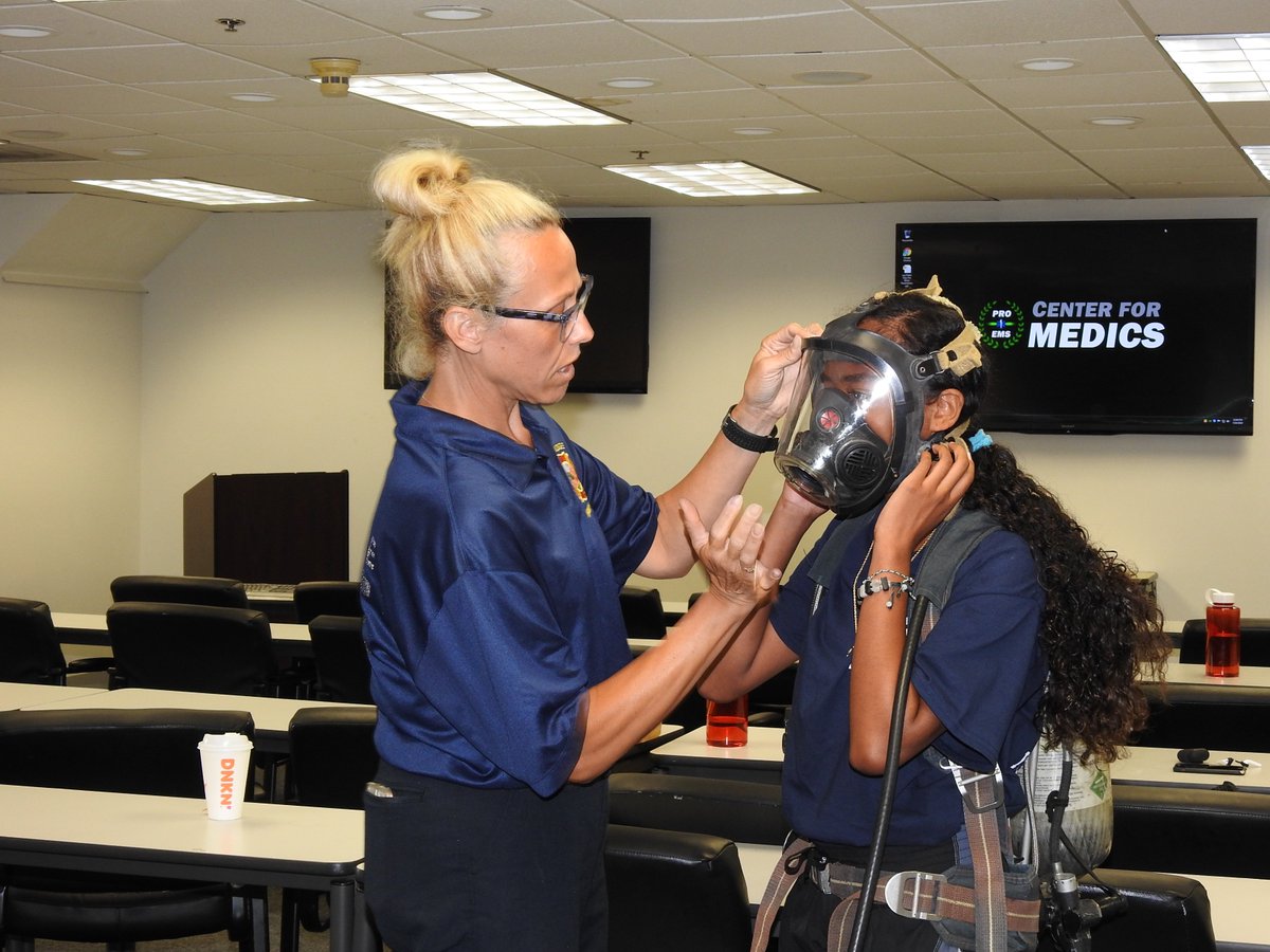 CambridgeMAFire's tweet photo. I) #MSYEP 18 July 2019: this afternoon Youth Fire Academy members learned & practiced SCBA pre-use inspection, donning & doffing, and use of SCBA (self contained breathing apparatus).
@Cambridge_Mayor https://t.co/xDx1LhYA84