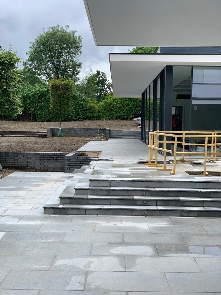 smith_micksmith's tweet photo. ⁦@ICB_uk⁩ An amazing project finally coming to a conclusion.
Well done to JH Specialist Roofing for a superb job #Evalon #TAG #Cappings #halebrownarchitects #castellumconstruction https://t.co/1i1XsJsr6p