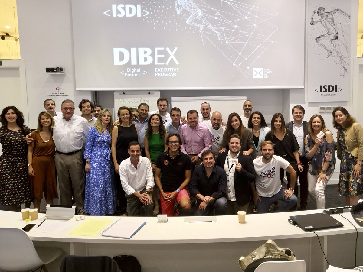 ISDI_edu's tweet photo. Hoy ha terminado la XXIV edición del DIBex en #Madrid. Las presentaciones finales muestrancómo un grupo de profesionales pueden pasar a convertirse el líderes de la transformación digital dando lo mejor de sí mismos en 3 meses. ¡Enhorabuena, DIBexers! #YasoyDibexer #XyearsofISDI https://t.co/JIQbjQaEW6