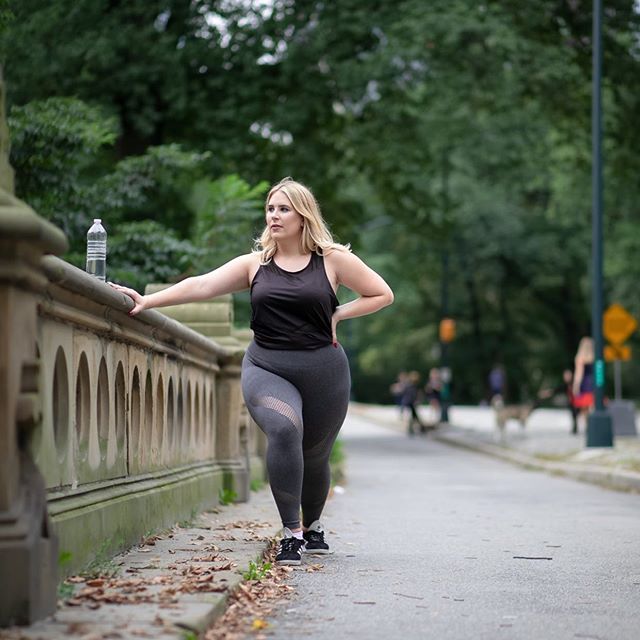 Lunging our way towards the weekend. The weeks seem to go a little faster during the summer.  We are soaking up all the goodness while we can☀️ Athlete: <a href="/sophieeturner/">Sophieeturner</a> .
.
.
.
#temaathletics #strongwomen #strongmom #fitmama #plussizefitness #curvyfit #ny… ift.tt/32yLIff
