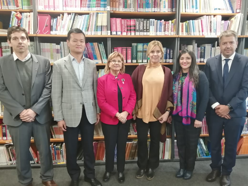 ConfucioUST's tweet photo. Hoy recibimos la visita de representantes de la Universidad Nacional de Córdoba, quienes próximamente inaugurarán su Instituto Confucio. En la oportunidad, pudieron recorrer las instalaciones de la Sede Central del #ICUST en Viña del Mar.
#ConfucioUST #chinomandarin https://t.co/5YKK6jzA0F