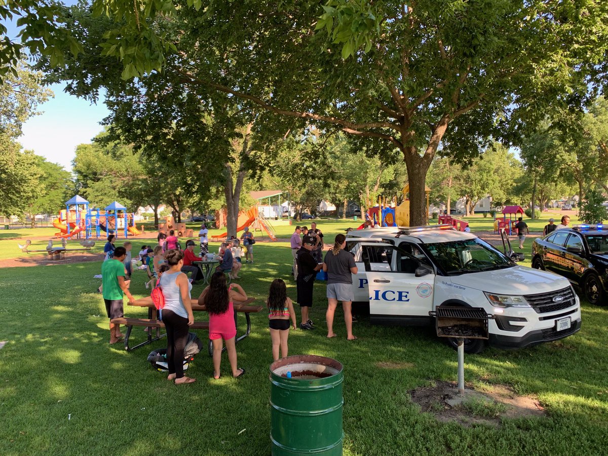 GIPoliceDept's tweet photo. Great turn out for #popwithacop at Grave Abbott. Itโs still early, come beat the heat and meet of our finest and get a cold soda on us! https://t.co/HZOGL58ZsY