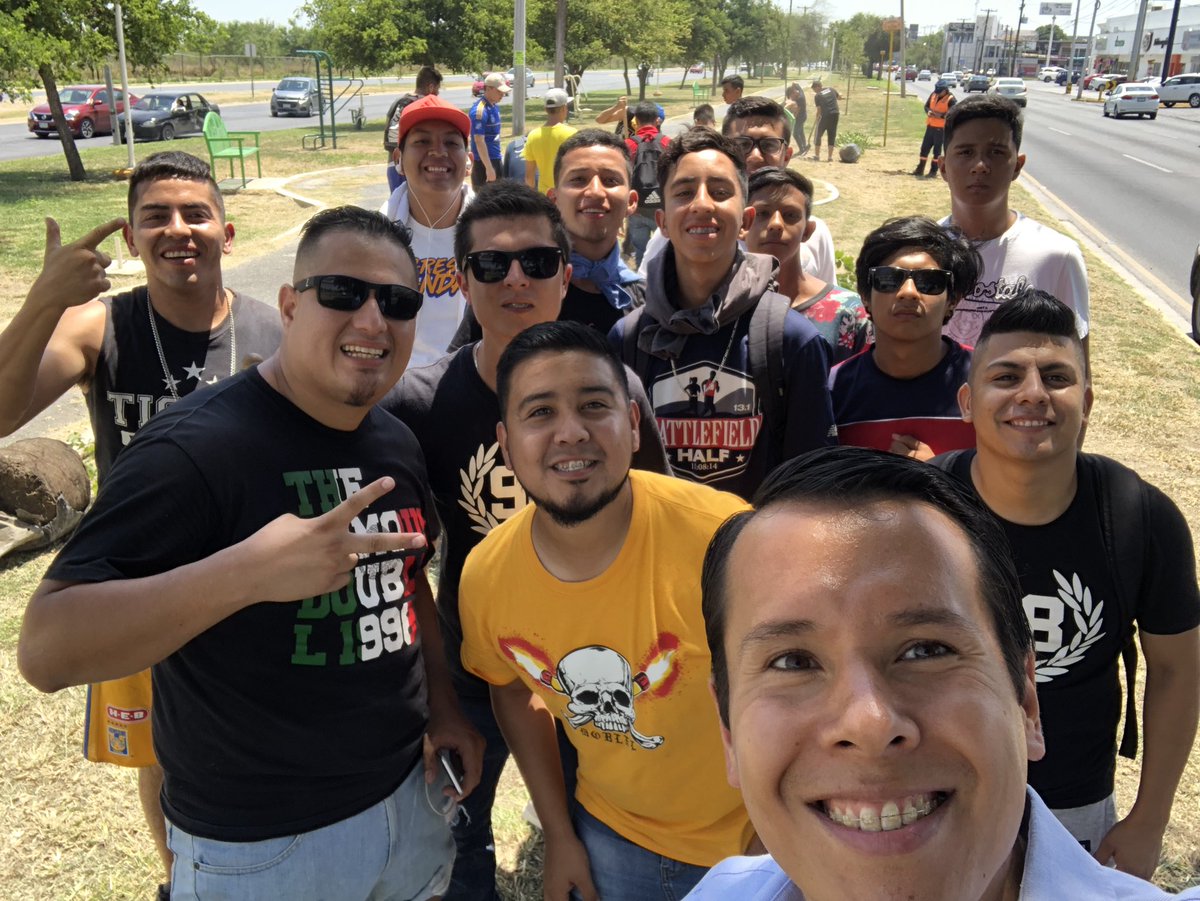 La banda LyL apoyando en la Reforestación de Av. Sendero. Somos Tigres de la U!!!