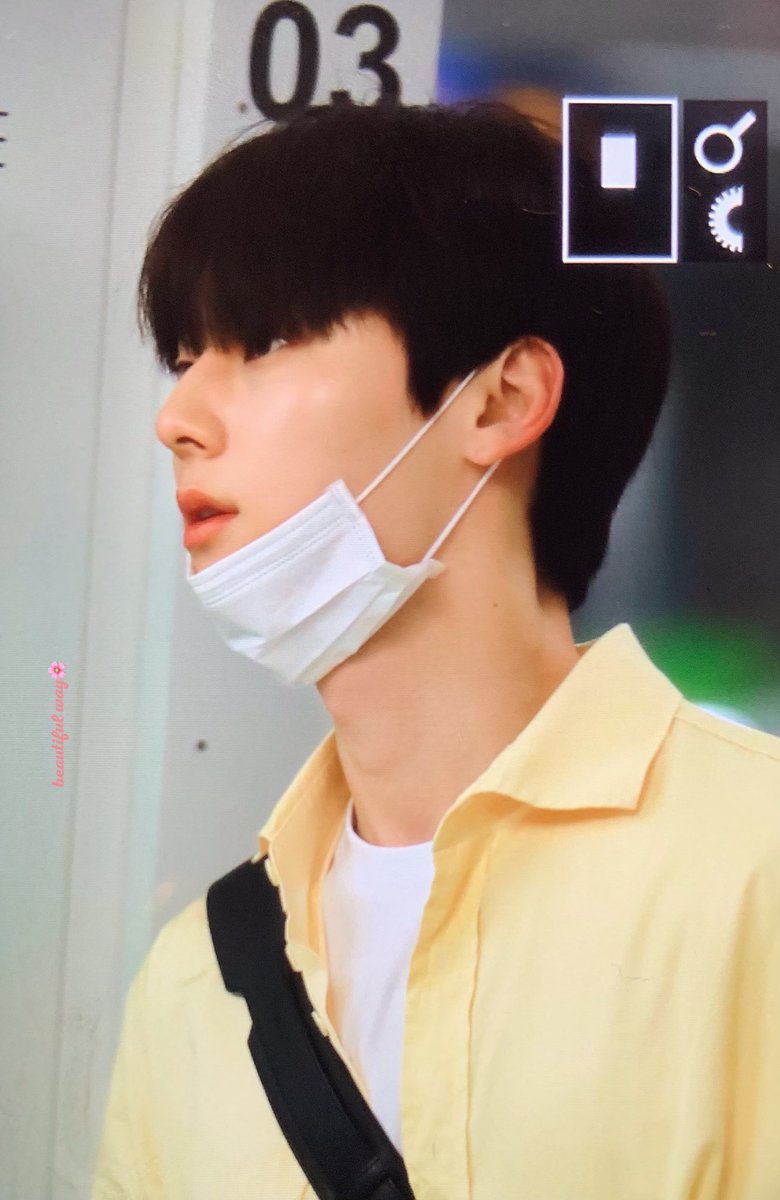 btfway_mh's tweet photo. 190719 #황민현 #뉴이스트 
예뻐 ㅠ 우리 병아리 🐣 https://t.co/8KAAyjHyxs