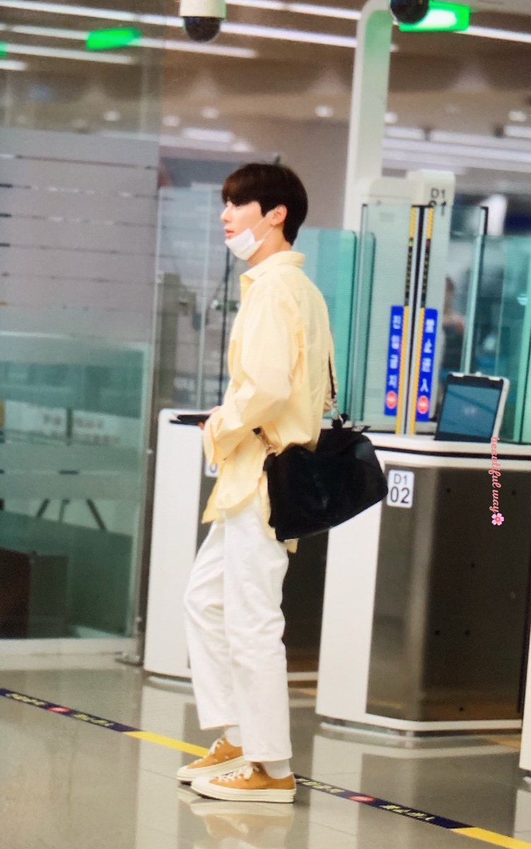 btfway_mh's tweet photo. 190719 #황민현 #뉴이스트 
예뻐 ㅠ 우리 병아리 🐣 https://t.co/8KAAyjHyxs