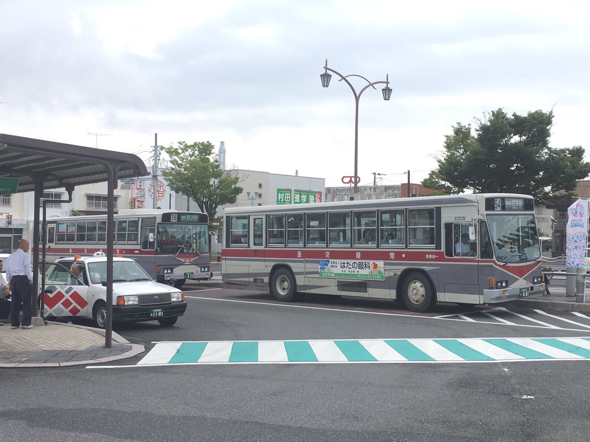コークの達人 今朝の植田駅 新常磐交通の旧塗装のバスが4台も揃ってるwすべて平成初期製造で一昔前に戻ったような感じだ