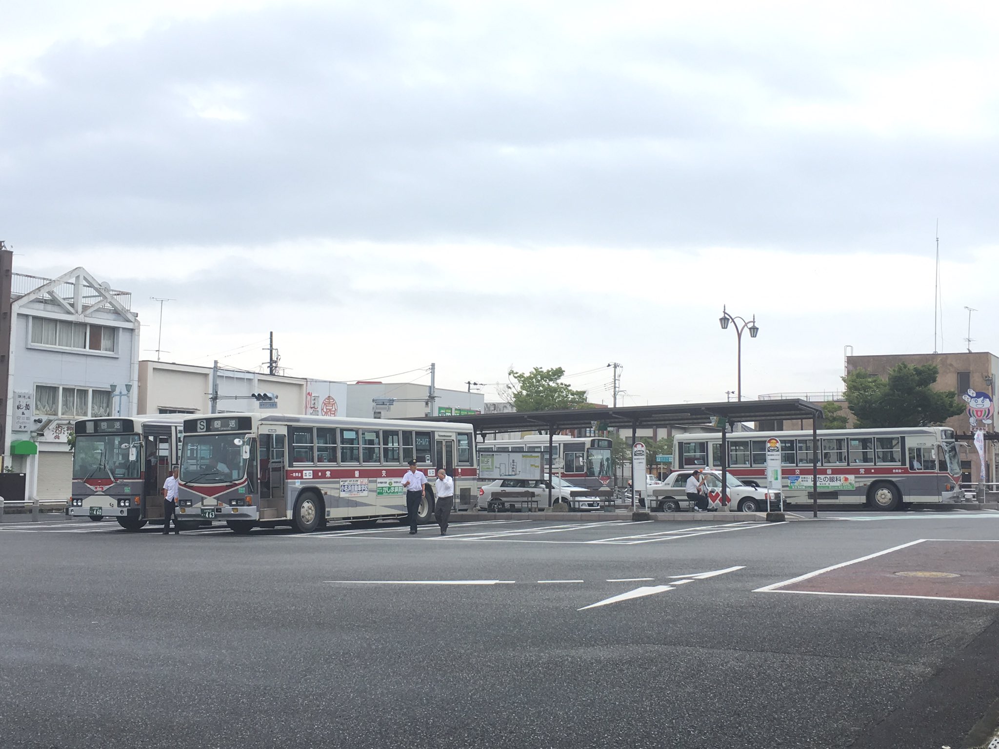 コークの達人 今朝の植田駅 新常磐交通の旧塗装のバスが4台も揃ってるwすべて平成初期製造で一昔前に戻ったような感じだ T Co Hpvjwcqg5z Twitter