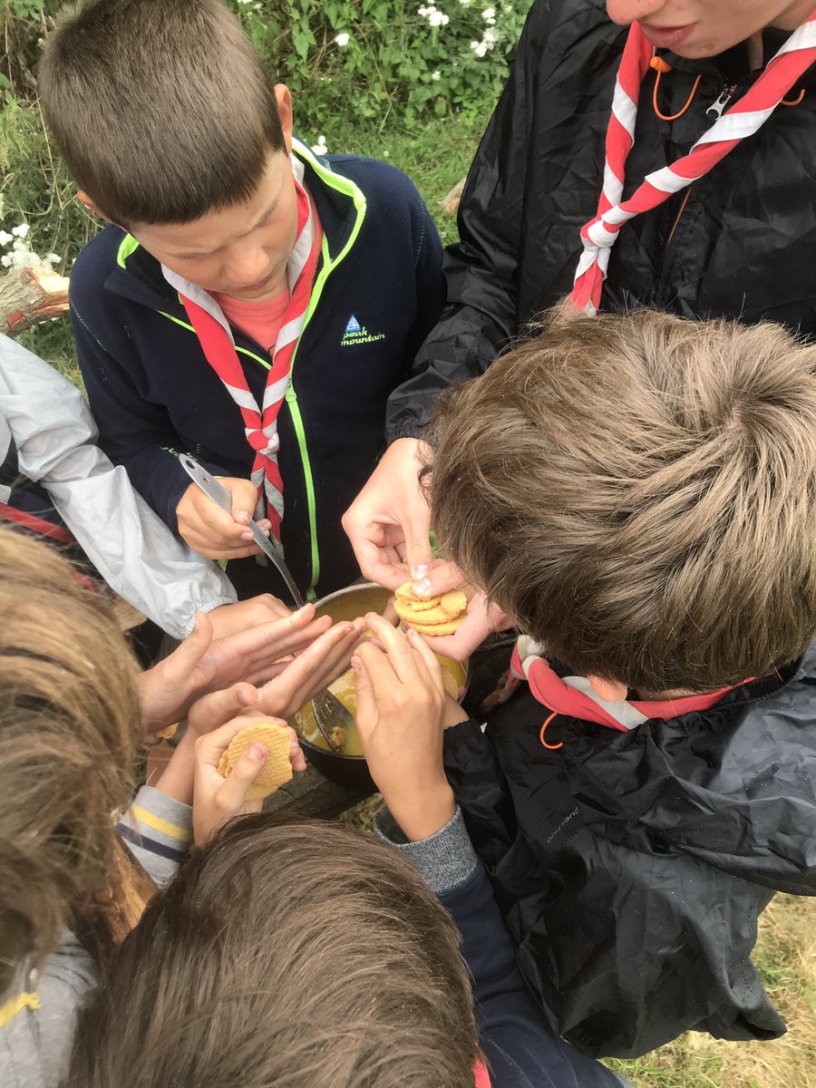 scout34_sl's tweet photo. 💪🧭Que dire, que dire ... Nous arrivons au moment fort du camp : Les explos aujourd’hui préparation de ce grand moment mais pas que : Les 3e années nous ont préparés un grand jeu ! 🧭💪 https://t.co/BgLzZjLraV