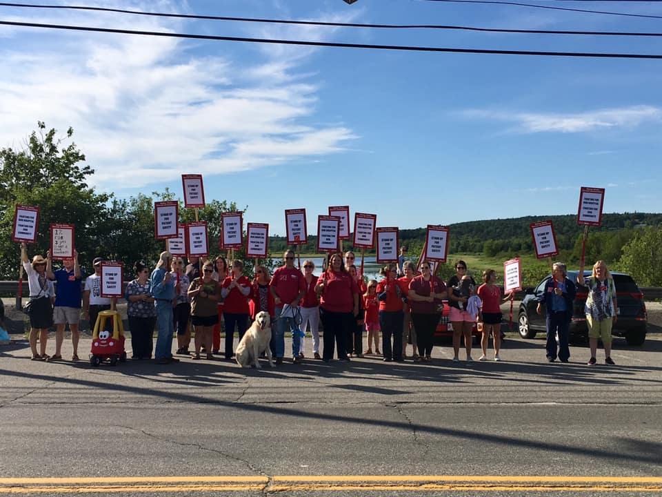 NationalNurses's tweet image. 📢 #Nurses and hospital technicians in Machias, Maine are on the picket line! 📢

“We're standing up &amp;amp; demanding that Down East Community Hospital management invest in safe patient care and staffing. Our community deserves better.”

- Berta Alley, RN, @MeNursesUnion #UnionStrong