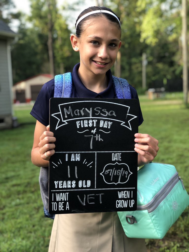 JenelleFanpage's tweet photo. First day of school �� https://t.co/sjWBA5wdbp