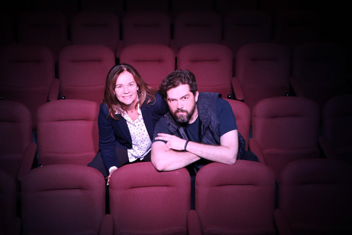 BravasDeCama's tweet photo. Nuestros productores @glohiguera y @Ponchote felices pues #BravasyBrevesDeCama es ya la obra más exitosa en la historia de @ForoBellescene ! Este jueves cierran la exitosa temporada a las 20 hrs. Compren sus boletos en @boletopolis https://t.co/FnCndjf1vt