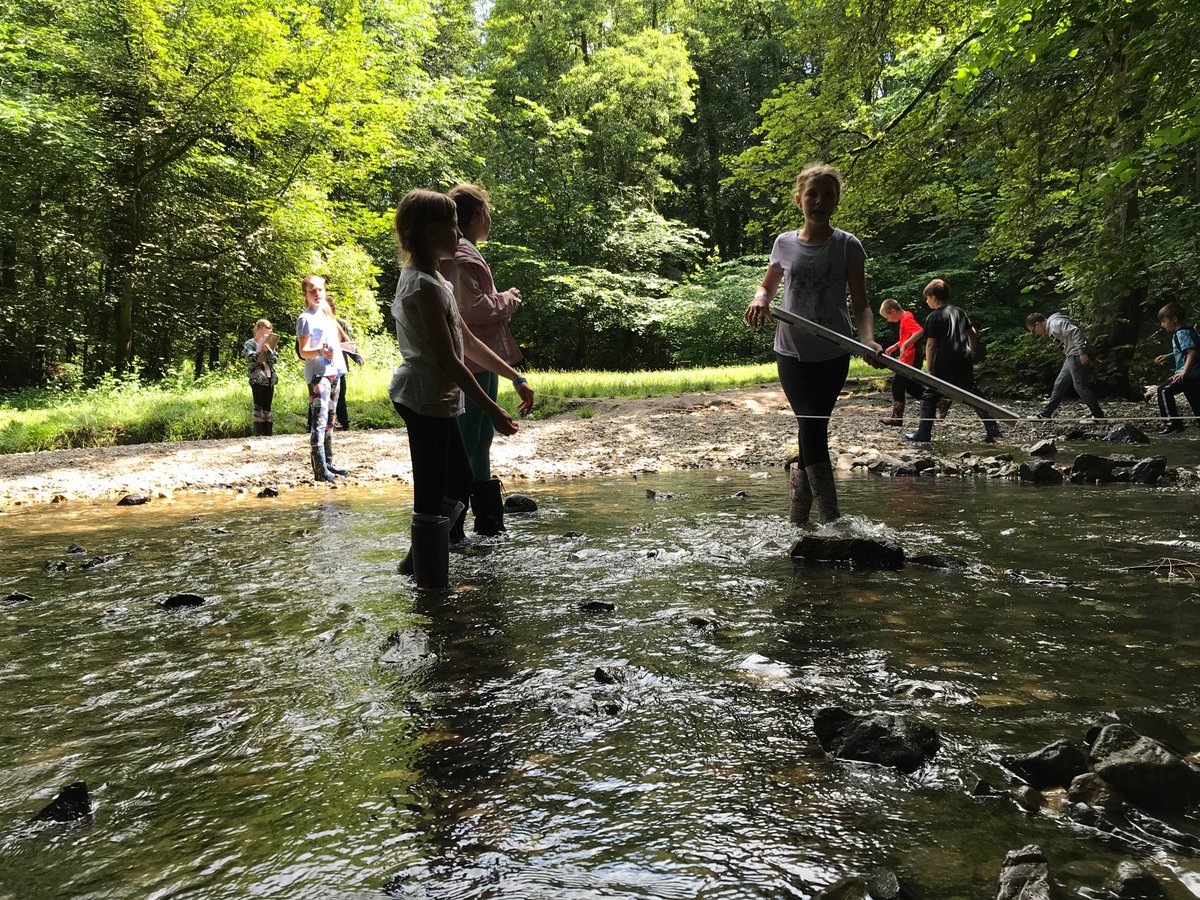 longmoorcps's tweet image. Y5 had a great day working in partnership with Archbishop Beck’s Geography Department and some of their Y12 students. We collected data about the River Alyn so we can analysis it and develop a deep understanding of how rivers work. We had a great time. #RealGeography #AimHigh