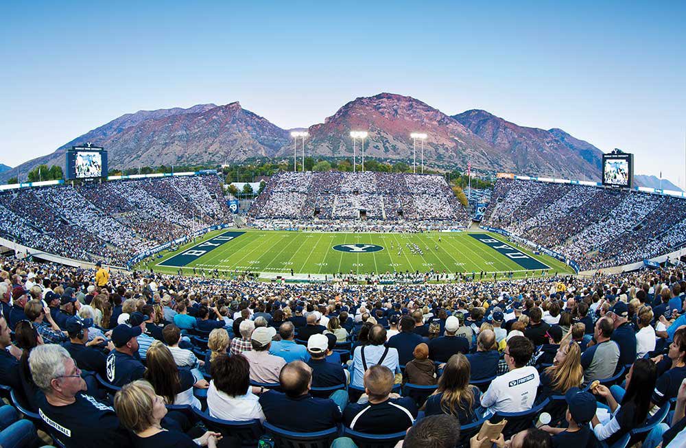 WestCoastCFB's tweet image. CFB’s Top 10 Most Beautiful Stadium Settings According to @BR_CFB 

1. BYU
2. Washington
3. Colorado 
4. Air Force
5. Boise State
6. California 
7. Army
8. North Carolina
9. Tennessee 
10. Arizona State