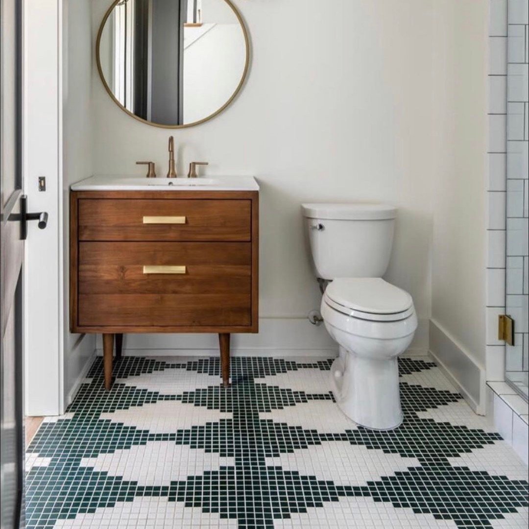 FCWMagazine's tweet image. Little is in! This #ThursdayTrends brought to you by #pennytile that can make a floor look like a million bucks. With remodeler confidence on the rise, this bathroom is the ideal inspiration.  [📸: Kenny &amp;amp; Company]

Read about it here: floorcoveringweekly.com/main/topnews/r…