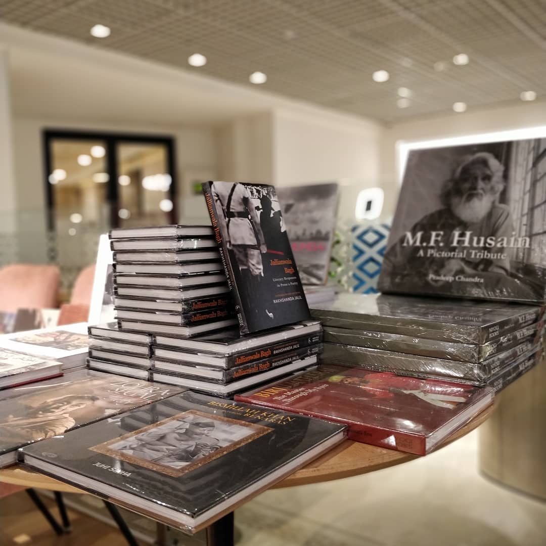 WAYRTTweets's tweet photo. A little bit of happiness and a whole lot of discovery. We are one third set up and are hoping to get out all in order before you arrive tomorrow at #TwiceTold! Be there and experience a whole new world or two!
#OnceAgain #BooksBooksBooks #SecondHandBookSale #Translations https://t.co/yqbJTll7wV