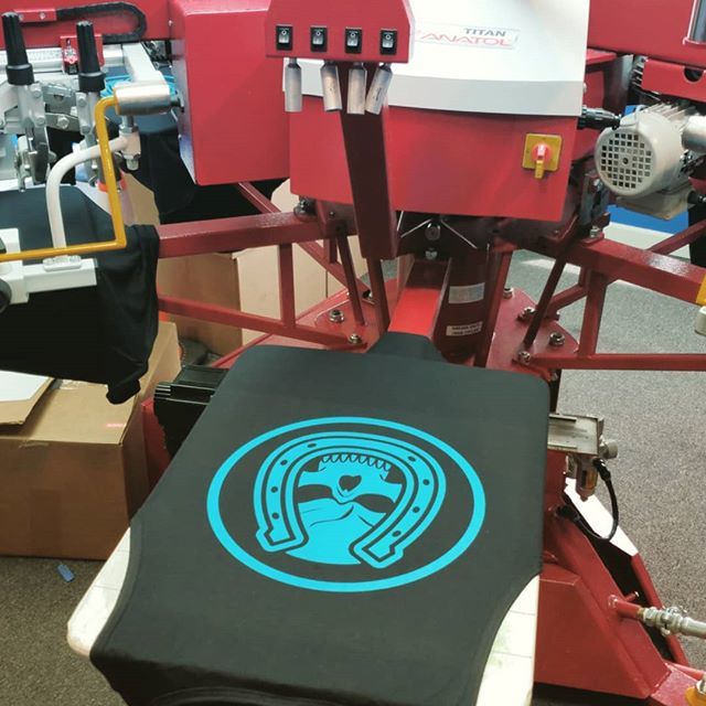 hueprints's tweet photo. #work #job #myjob #company #grind #dayjob #ilovemyjob #business #workinglate #computer #business #design #custom #tshirts #graphics #screenprint #largeformat #printing #versacamm #cmyk #apparel #customapparel #creative #banners #signs #smallbusiness #ryogram #screenprinting … https://t.co/mXGs5bey7o