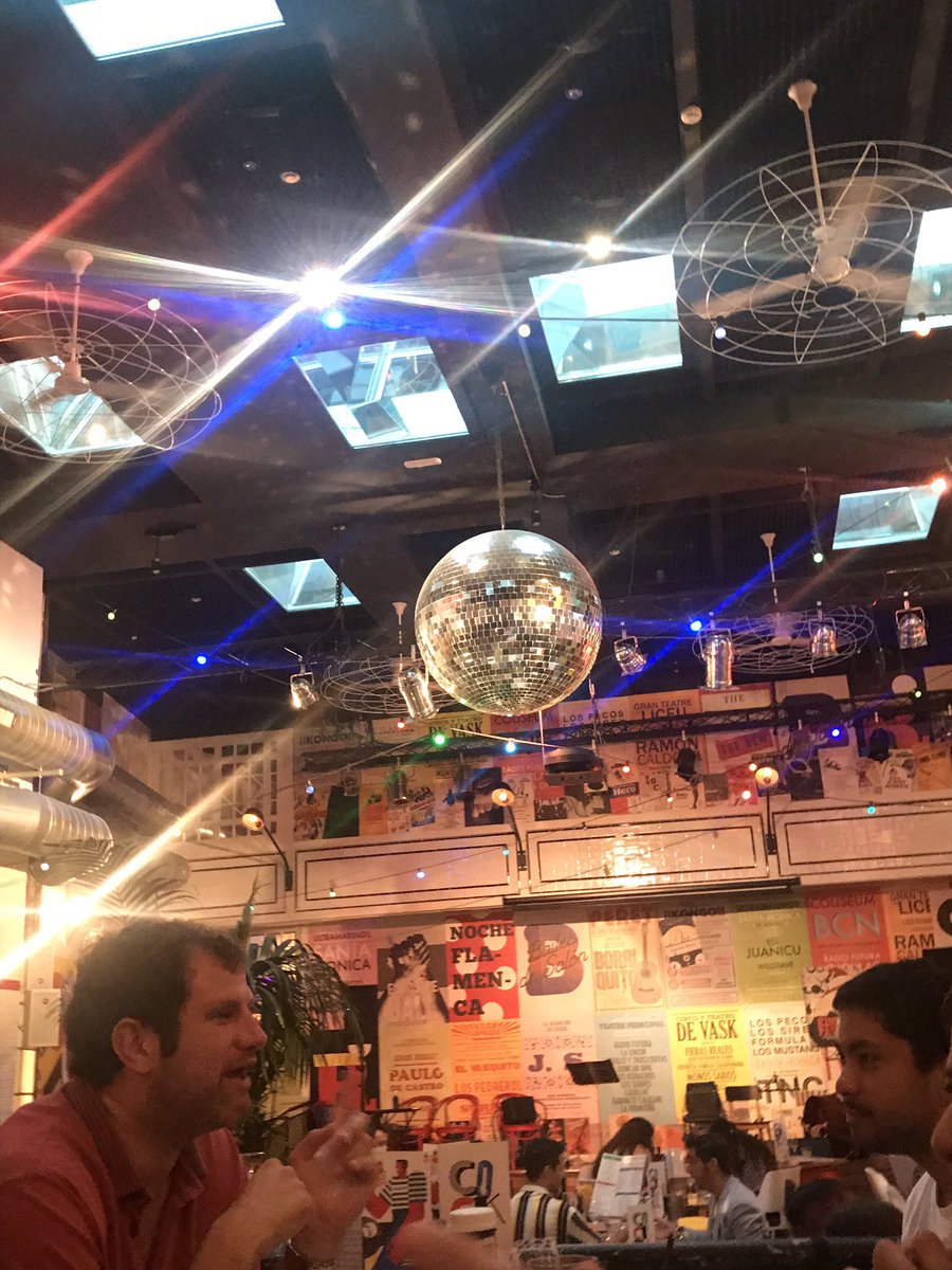 Producto local y pasión por qué guste: es <a href="/ultramarinosUSM/">Ultramarinos BCN</a> música en directo, carta top y espacio suficiente para dejarse llevar. Lugares mágicos para #restaurantes cálidos en #barcelona