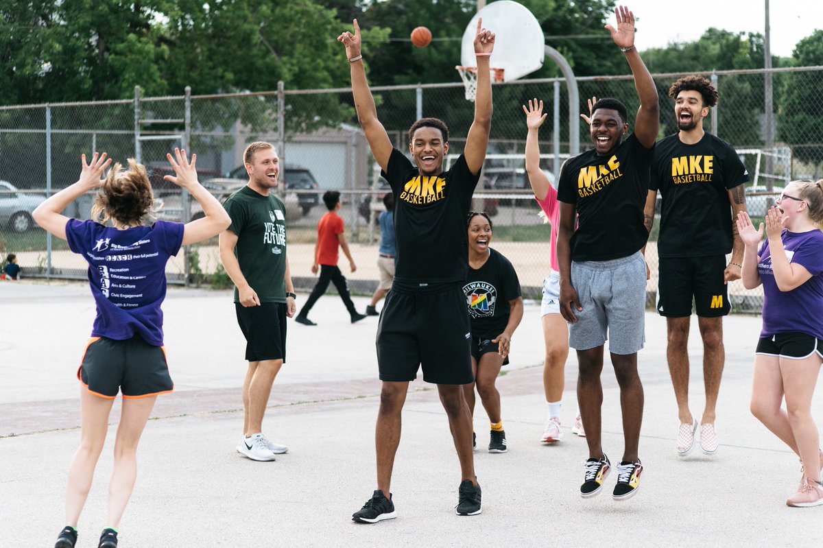 MKE_MBB's tweet photo. We had a great time with @bbbsmilwaukee last night! #UnitedWeRoar https://t.co/ODzgoi1gwB