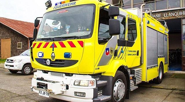 FuerwehrC's tweet photo. Primera compañía "Germanía" de Llanquihue; móvil H-1.

Gracias por seguirnos 🇩🇪🇨🇱. Aportes al DM 🇨🇱🇩🇪. Comparte.
#feuerwehr #bombagermania #1EFK #feuerwehrfrauen #freiwilligefeuerwehr #feuerwehrfrau #feuerwehrfrauen #erste #zweite #dritte #Man #magirus #ivecomagirus #mercede… https://t.co/Tpw4bnOYR4