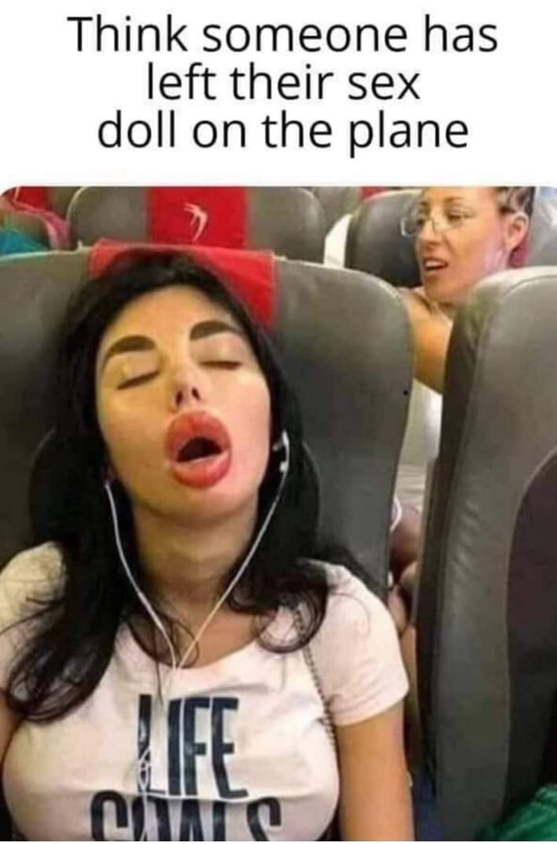 Deneka09's tweet image. When bitches say they love the natural look 🧐