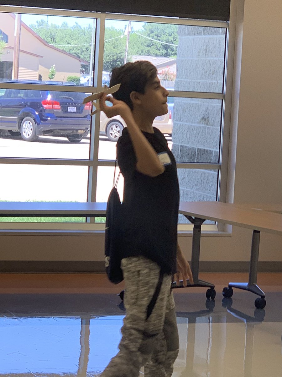 feliciarcherry's tweet photo. More aviation fun with gliders at the STEM Institute. #nrmsproud #birdvillelearns @maryterry2015 @ScienceChick123 https://t.co/a1qq0uAYWI