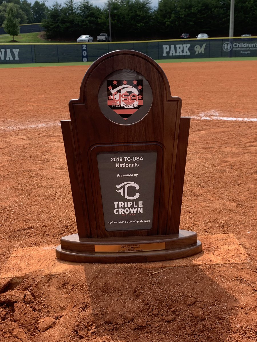 ecb18uSchnute's tweet photo. Triple Crown National Champions https://t.co/UbK9qXlvYS