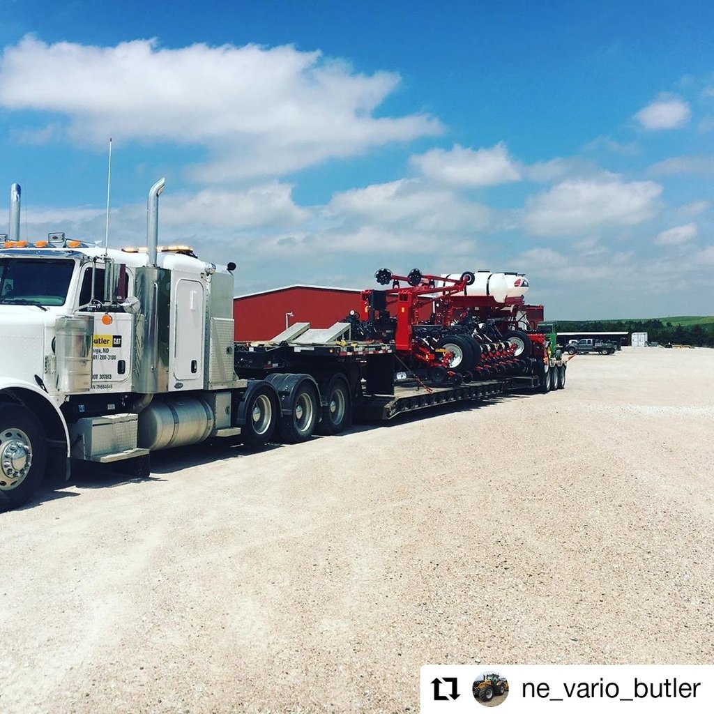 butler_ag's tweet photo. Delivery day is a little bit like Christmas morning! ๐
pc: @ne_vario_butler
#butlerag #whiteplanters #plantwithprecision #plant2020 #9800VEseries @agcocorp @agriculture #farming #agequipment https://t.co/ArQcvGWKAE
