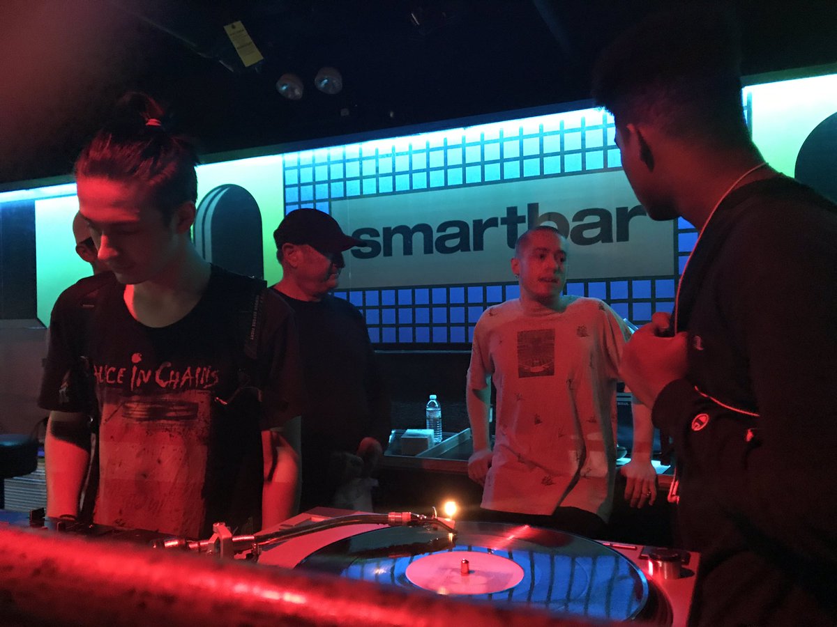 THRILLED that our #SummeratColumbia Digital Music Production high schoolers spent the afternoon learning from <a href="/MetroChicago/">Metro</a> LEGEND and <a href="/ColumbiaChi/">Columbia College Chicago</a> <a href="/ColumAlum/">Columbia Alumni</a> Joe Shanahan. We came away with advice on how to break through as a performer, DJ, and entrepreneur! #creative2career