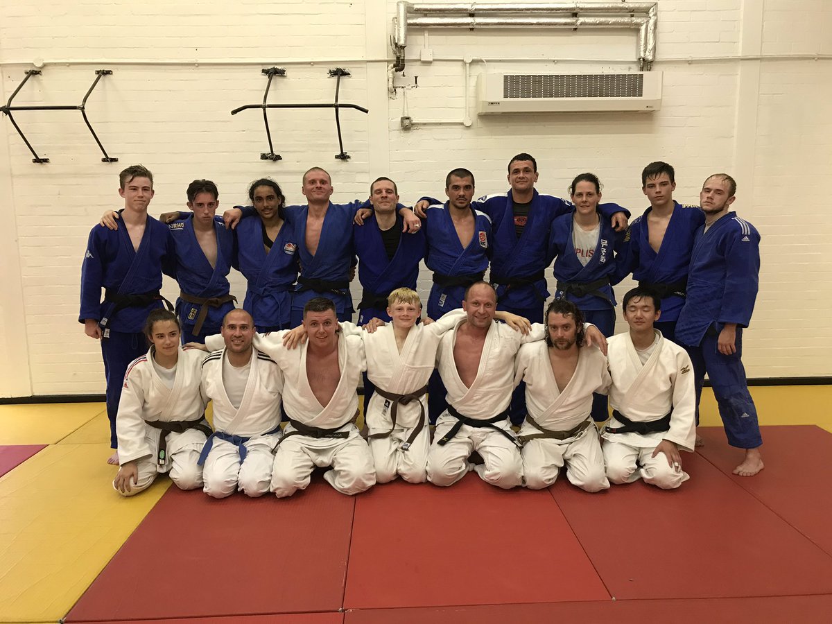 EalingJudoClub's tweet photo. Thursday nights are always fast-paced, #fun and not-just-a-little-bit sweaty. #MutualBenefit #LoveMyClub #AthleteCentred #HardWorkNeverKilledAnyone #ThrowForIppon #CrossGrip #SpeakUp #MindAndBody #NoRestForTheDetermined https://t.co/BCtfvRnr4r