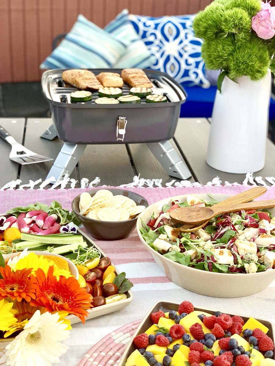 cookingwjulie's tweet photo. Summer &amp; the entertaining is EASY! I ❤️ using my @Pamperedchef Indoor Outdoor Portable Grill &amp; serving salad/dip on their gorgeous Stoneware Entertaining Set - the glazes make everything shine! 😍 For more &amp; to buy visit https://t.co/2yF7VRk1rI #ad #pamperedpartner #summereats https://t.co/ewLGBEz6IO