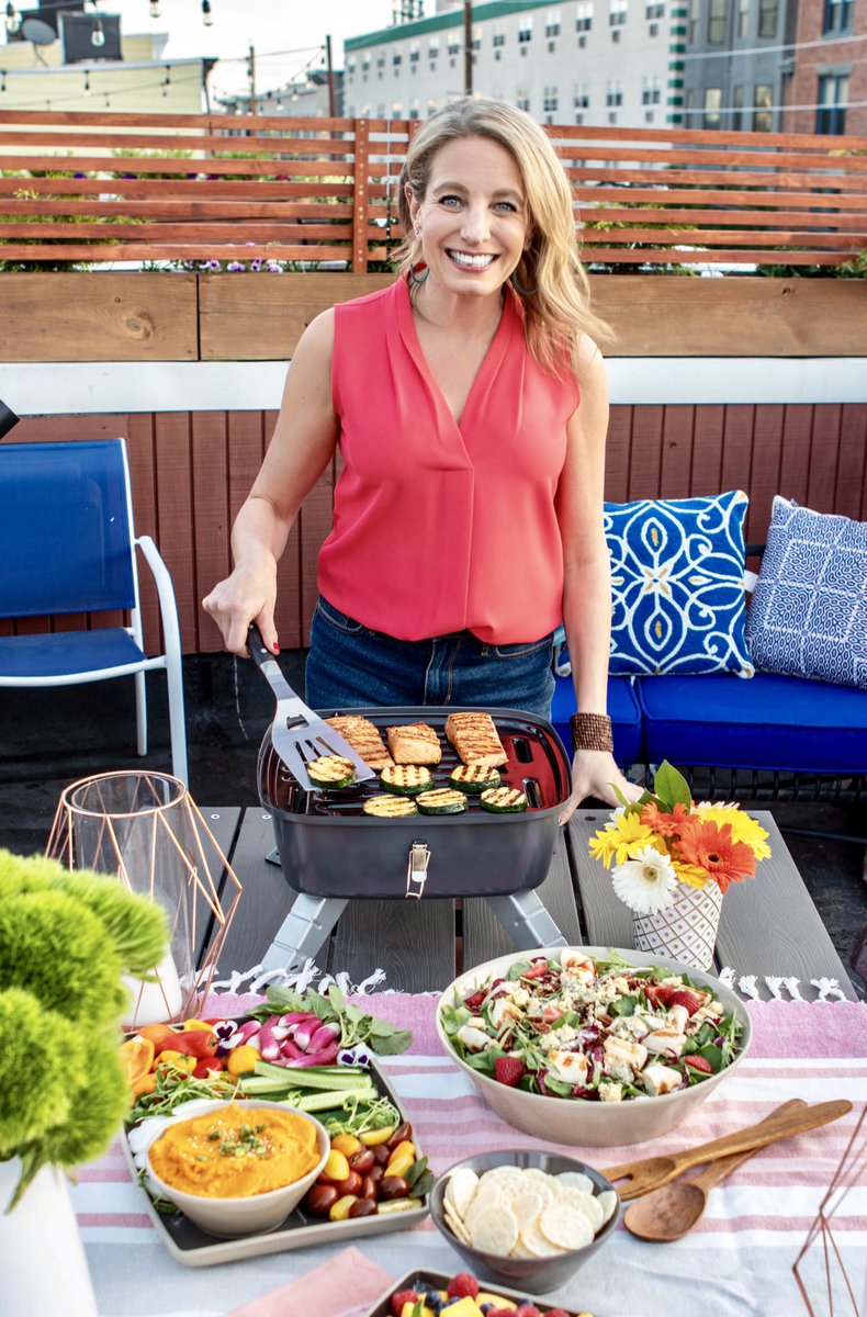 cookingwjulie's tweet photo. Summer &amp; the entertaining is EASY! I ❤️ using my @Pamperedchef Indoor Outdoor Portable Grill &amp; serving salad/dip on their gorgeous Stoneware Entertaining Set - the glazes make everything shine! 😍 For more &amp; to buy visit https://t.co/2yF7VRk1rI #ad #pamperedpartner #summereats https://t.co/ewLGBEz6IO