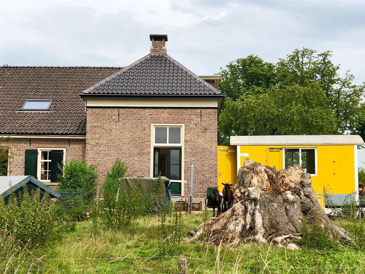 DijkhofBouw's tweet photo. De steigers weghalen is altijd weer een mijlpaal. Afgelopen week zijn bij "Erve Boerdam" in Nijbroek de steigers weggehaald en het prachtige resultaat van de restauratie is zichtbaar! https://t.co/fzs12j3lx1 
@vakres #restauratie #Nijbroek #Dijkhofbouw #Klarenbeek https://t.co/knAyG8dKUK