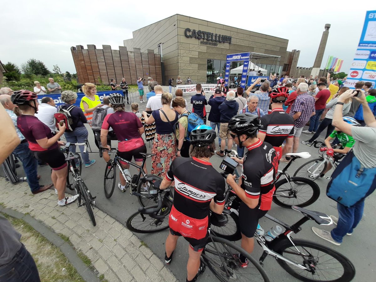 Sport_Utrecht's tweet photo. Topwielrennen en fietsplezier tijdens de @BeNeLadiesTour vanavond in Leidsche Rijn. Met de pumptrack van @VelosolutionsNL en een trainingsrit van @WPUtrecht een tof test-event voor een mogelijk Vueltaprogramma in 2020. Zie ook: https://t.co/JDEO98yq5c #fietshub https://t.co/XLbLN9lXN2