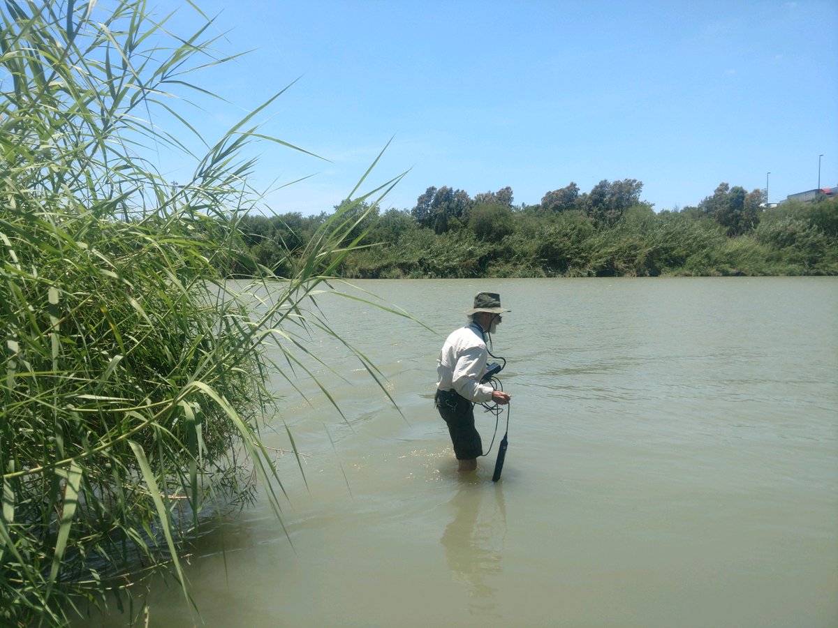 RGISCLaredo's tweet photo. Out in the field this week for our monthly river monitoring with one of RGISC's founding members, esteemed biologist Dr. Tom Vaughan.
#holalaredo #laredo #LatinoConservationWeek #RGISC #riogrande #conservation #environmentalscience https://t.co/eG9Vq445DN