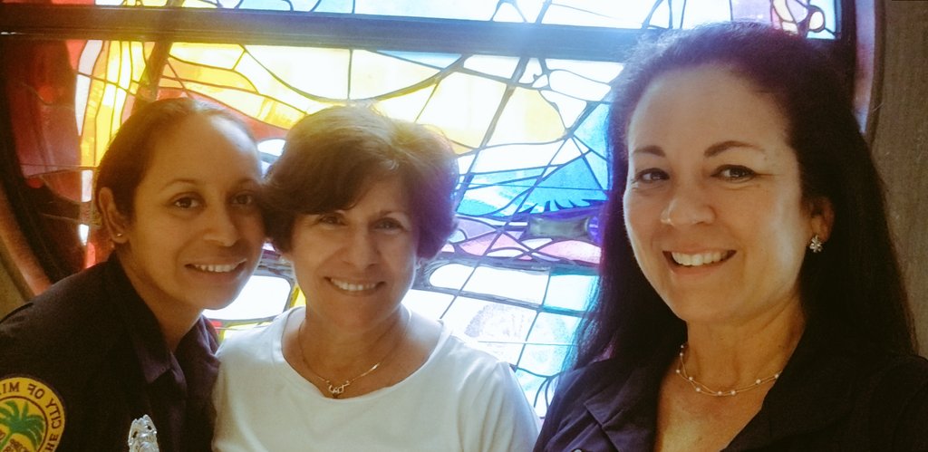 CPSAileenR's tweet photo. #CoralWay - Great business walk this afternoon with #OfcSanchez meeting our fabulous merchants. Ensuring safety is our community is our #1 priority. #crimeprevention #securitysurvey #businesswatch https://t.co/jd4TObEQLH