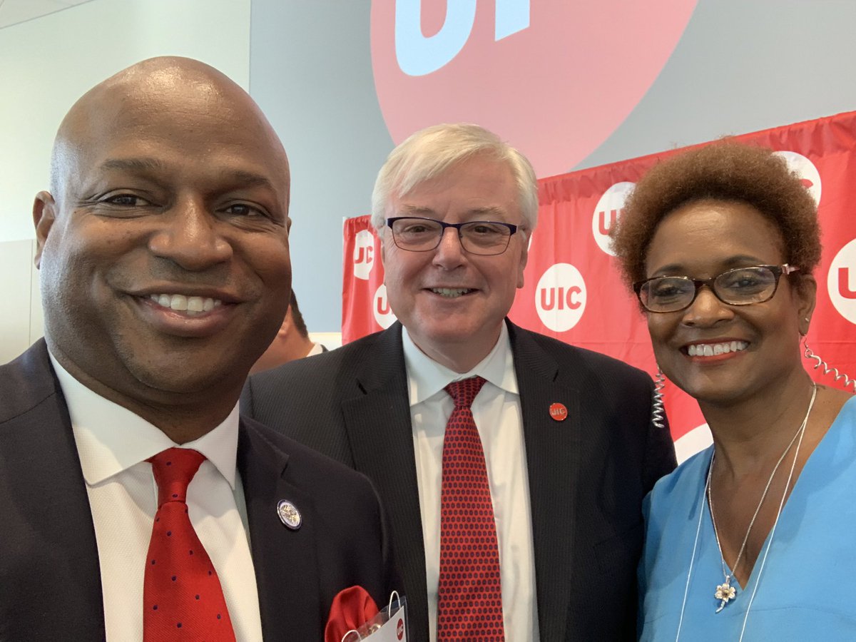 SpeakerWelchIL's tweet photo. Exciting day for higher education in Illinois with the Grand Opening of the New Academic and Residential Complex @thisisUIC. We are investing in students and learning and Rebuilding Illinois one building at a time! #LiftUpIL #RebuildIL #UIC https://t.co/Iq3mv1kcZW