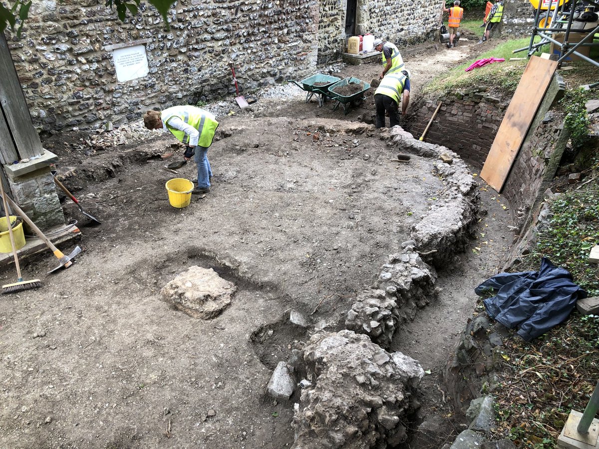 LymingeDig's tweet photo. #earlymedieval apse appearing rather nicely #lymingedig #archaeology https://t.co/ycEcbkGq3U