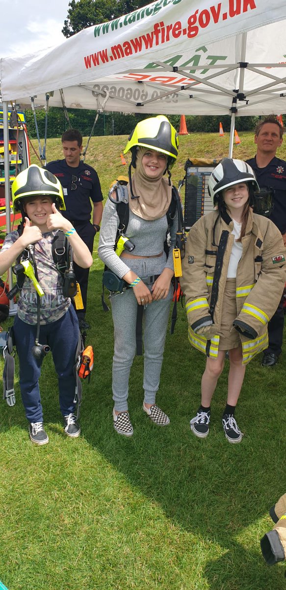 crickhowellhs's tweet photo. 2/4- A few pictures that capture the happiness of Crick Fest ⛺🎉👏🏼 Our students &amp; staff had the best day. Thanks to all involved in the detailed planning and to our outstanding parents, families and communities for supporting the fundraising for the minibus and chosen charities https://t.co/Fk2Ai1i4Py