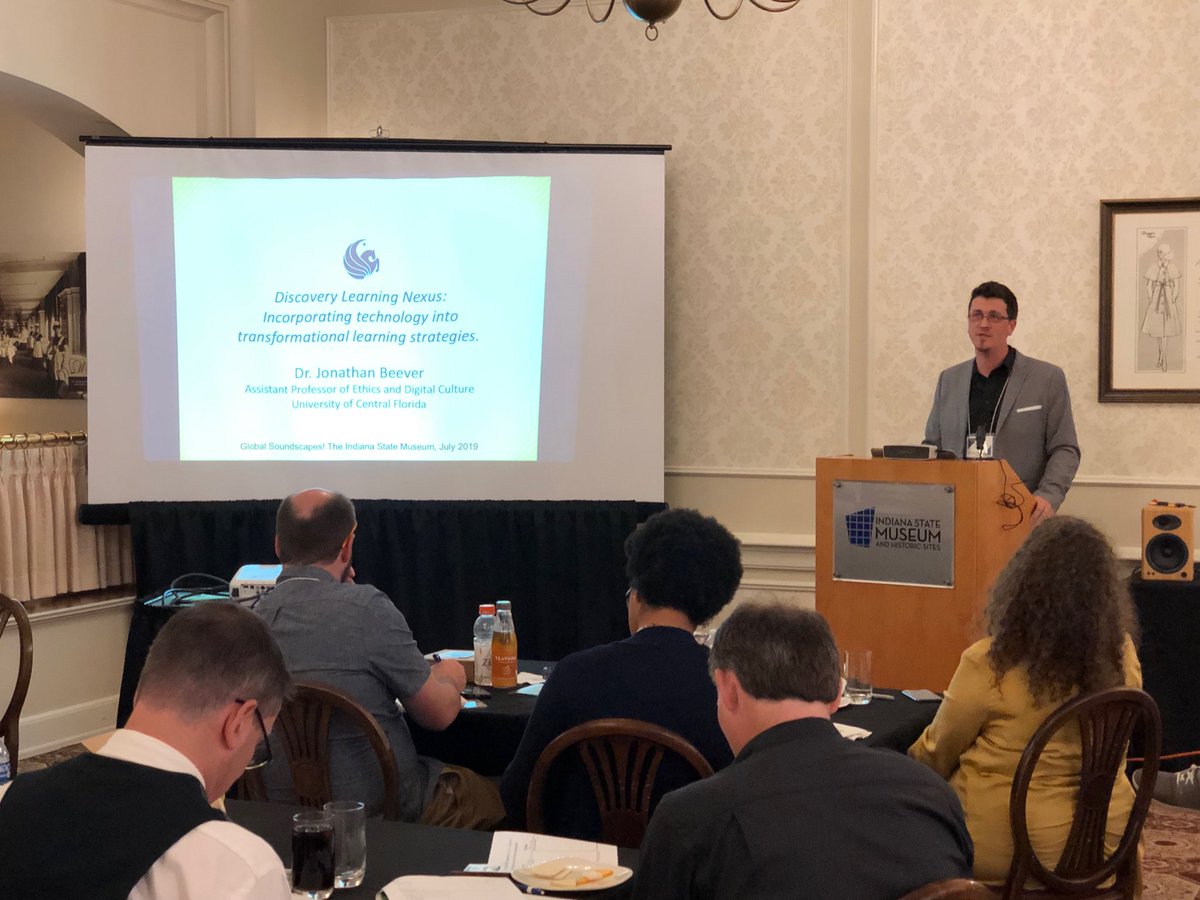 bclarkeHIS's tweet photo. Jonathan Beever discussing incorporating technology into transformational learning strategies at STEM Transmedia Workshop in Indianapolis. #stem transmedia #soundscapeecology https://t.co/EcTwKos4I1