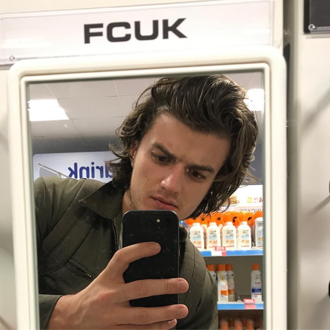 chandlerborrero's tweet photo. I JUST LOVE JOE KEERY #StrangerThings https://t.co/pEYcIE74WX