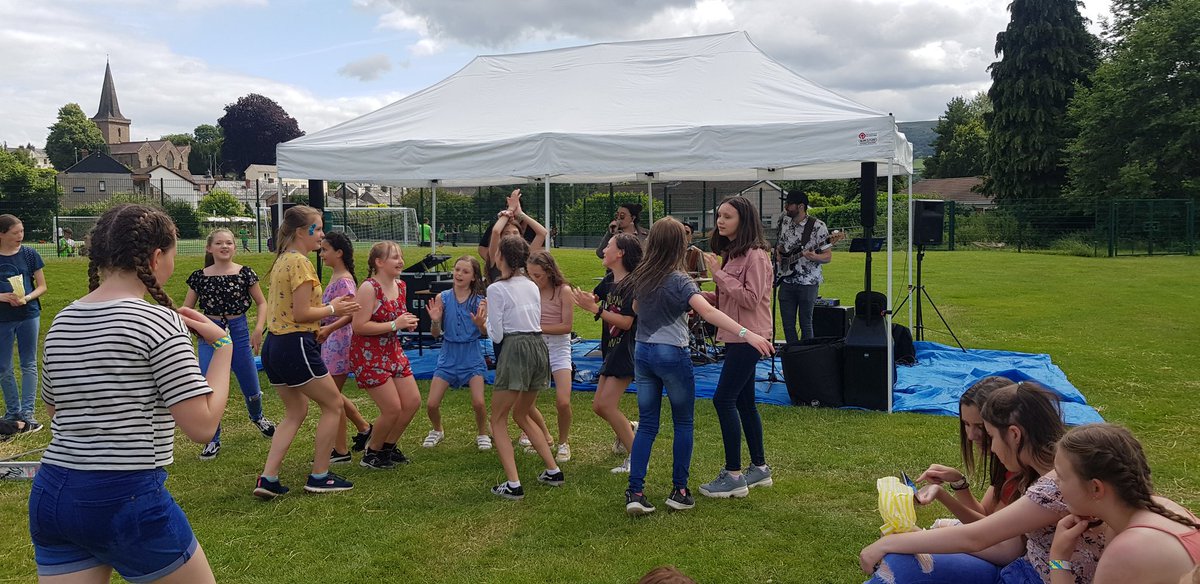 crickhowellhs's tweet photo. 4/4 - Pictures that capture the happiness of Crick Fest ⛺🎉👏🏼 Our students &amp; staff had the best day. Thanks to all staff involved in the detailed planning and to our outstanding parents, families and communities for supporting the fundraising for the minibus and chosen charities https://t.co/4AInq9Ec9Y