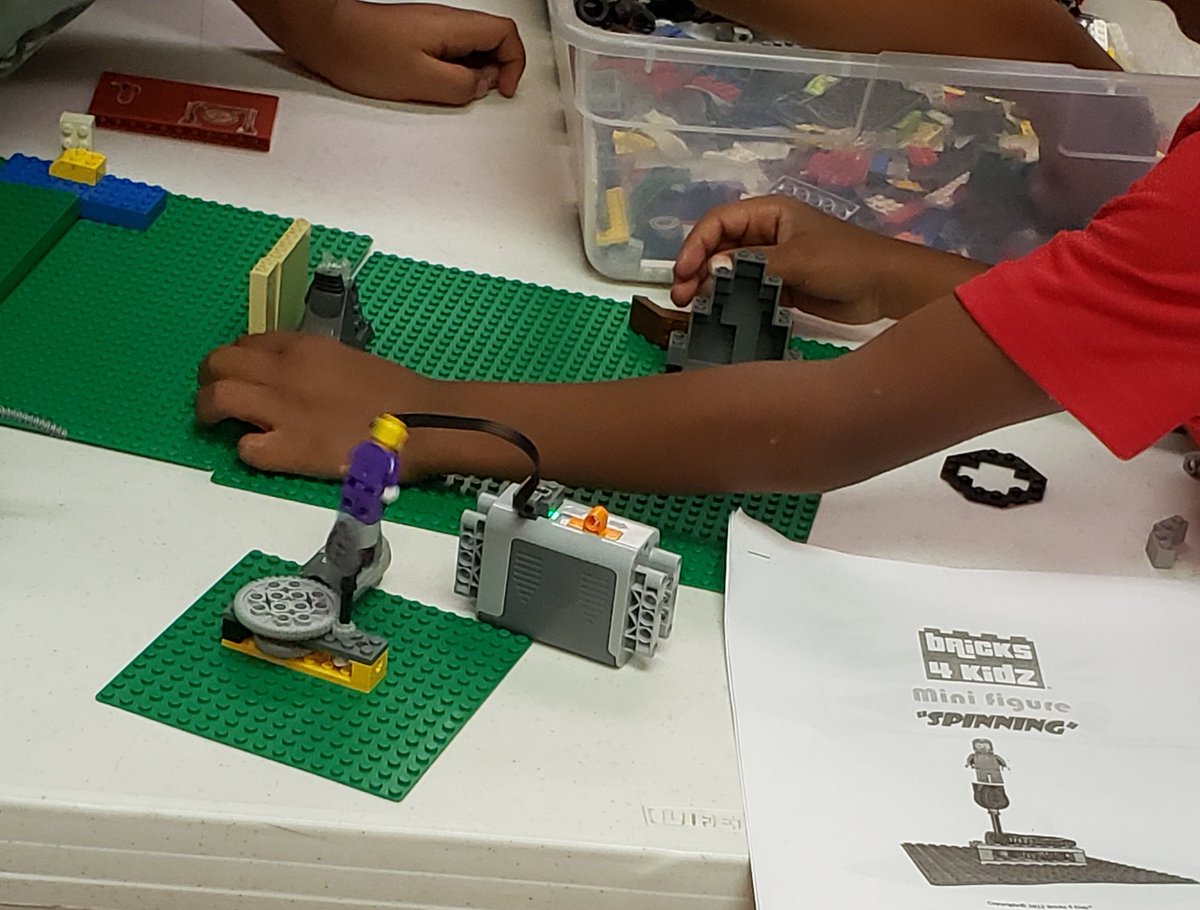 Was lucky to hear <a href="/BethCasagrand/">Beth</a> speak today today at the <a href="/soswomensfund/">SOS STL Women</a> (part of @catalistwomen) lunch-n-learn and get a special peek inside the <a href="/globalhackHQ/">GlobalHack</a> summer camp.  GlobalHack delivers phenomenal programs and is worth the follow. #youthcoding