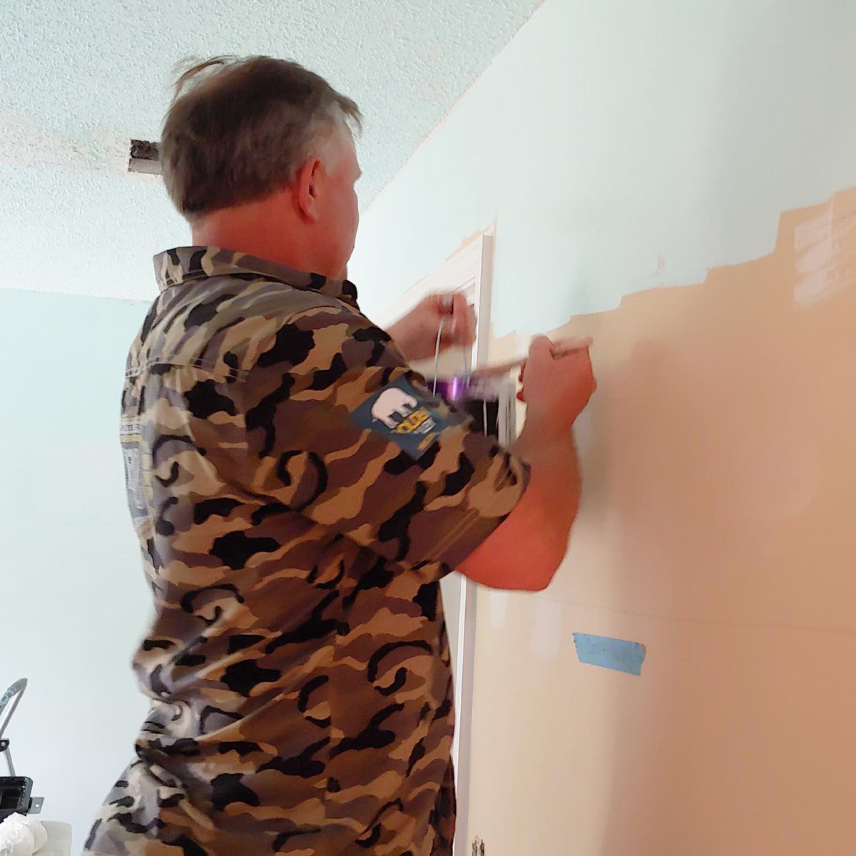 HeroJerky's tweet photo. An extensive #makeover requires planning, dedication, and many many hands; @HeroJerky is the perfect #meatsnack to recharge energy 💪 and continue with your work. #highprotein #USA🇺🇸 #BeefJerky Military Makeover https://t.co/uk1y8xUx9m