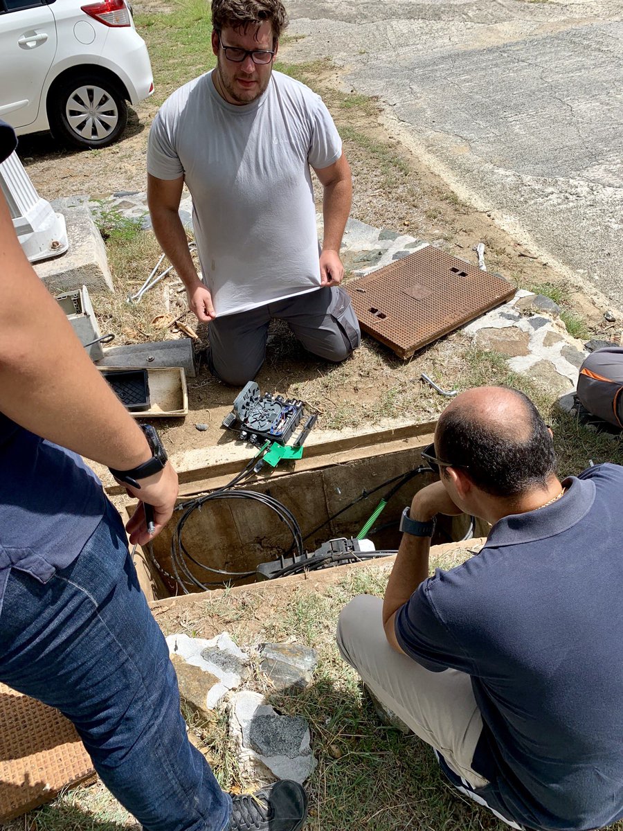 BorisFayolle's tweet photo. Visite des installations #FTTH @Orange_Caraibe à Saint Martin #AnseMarcel . Ça avance! @MyriamMoinard https://t.co/uVL8W6F2sN