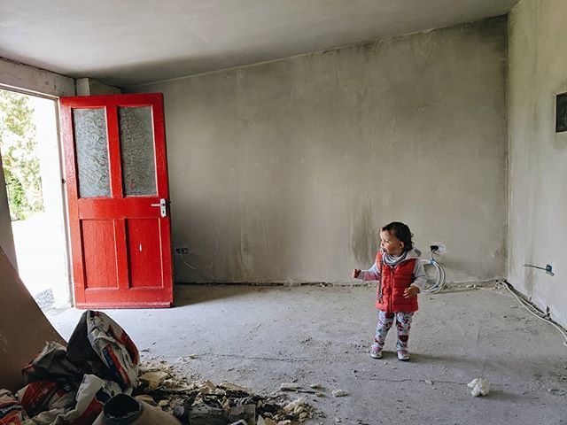 davemcclelland's tweet photo. Sadie checking on the progress (or lack of) of the home office.
.
.
.
.
#homelife #homeoffice #daughter #babygirl #documentaryphotograpy #documentinglife #familyphotography #dfpcommunity #twins #renovation #renovationproject #Pixel3 #googlepixel3 #vscoca… https://t.co/72pplidsHj https://t.co/Eu1uJfXG7Z