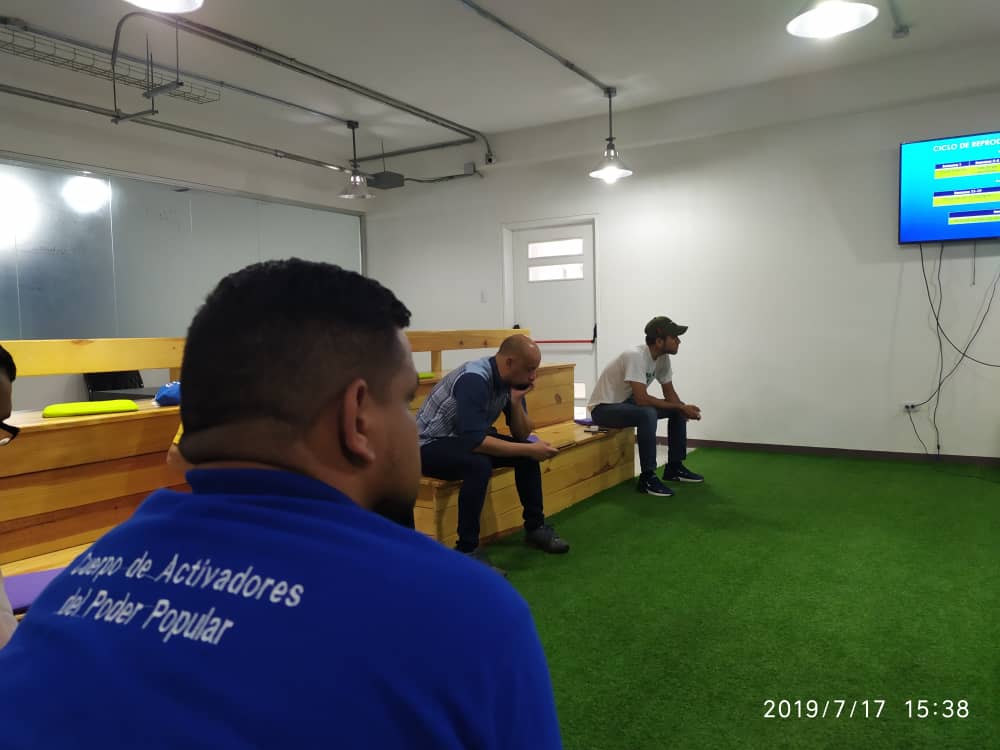 unesrfcu2017's tweet photo. #18Jul Presentación de Proyectos Productivos de nuestra @unesroficial en el área Cunicula y Porcina, esto en aras de fortalecer la producción de nuestros núcleos en conjunto el viceministerio de Juventud Productiva y 
@CorpoJuventud ! Venceremos
Universidad Popular y Productiva! https://t.co/qpxaJ7XLtu