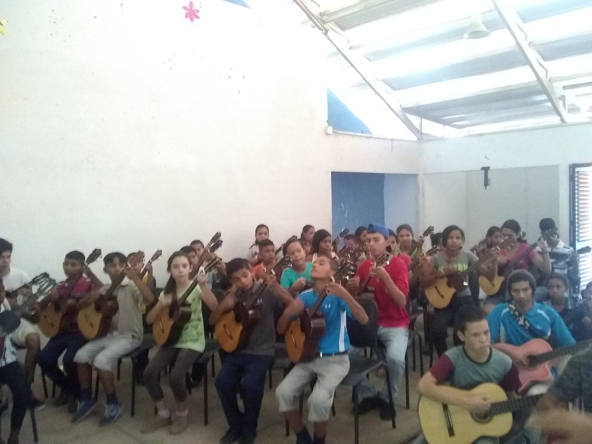 Preparándose para el concierto de mañana viernes 19. Los esperamos a las 4 pm