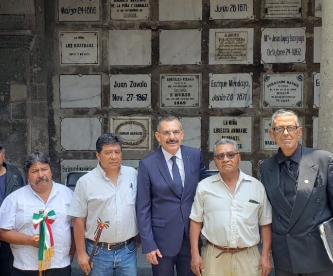 JAHFraguas's tweet photo. Un honor representar al Gdor. @alejandromurat en el 147 aniversario luctuoso de Don Benito Juárez García, acompañando a la Union Liberal de Ayuntamientos del Dtto de Ixtlán, y la Federación d Organizaciones de la Sierra Sur, rendimos guardia de honor al Benemerito de las Américas https://t.co/46nriCq2UW