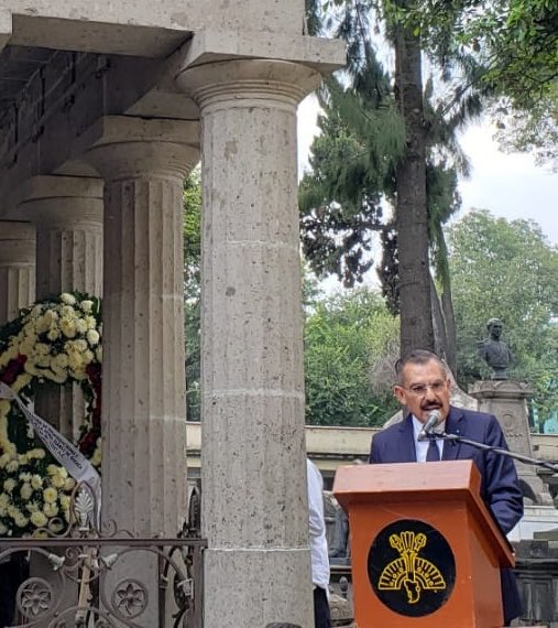 JAHFraguas's tweet photo. Un honor representar al Gdor. @alejandromurat en el 147 aniversario luctuoso de Don Benito Juárez García, acompañando a la Union Liberal de Ayuntamientos del Dtto de Ixtlán, y la Federación d Organizaciones de la Sierra Sur, rendimos guardia de honor al Benemerito de las Américas https://t.co/46nriCq2UW