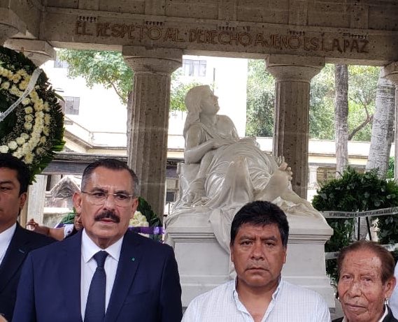 JAHFraguas's tweet photo. Un honor representar al Gdor. @alejandromurat en el 147 aniversario luctuoso de Don Benito Juárez García, acompañando a la Union Liberal de Ayuntamientos del Dtto de Ixtlán, y la Federación d Organizaciones de la Sierra Sur, rendimos guardia de honor al Benemerito de las Américas https://t.co/46nriCq2UW